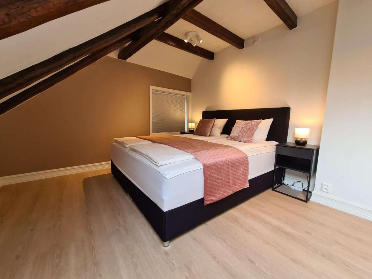 Charming Penthouse Near Center, 2-br, King Bed, *