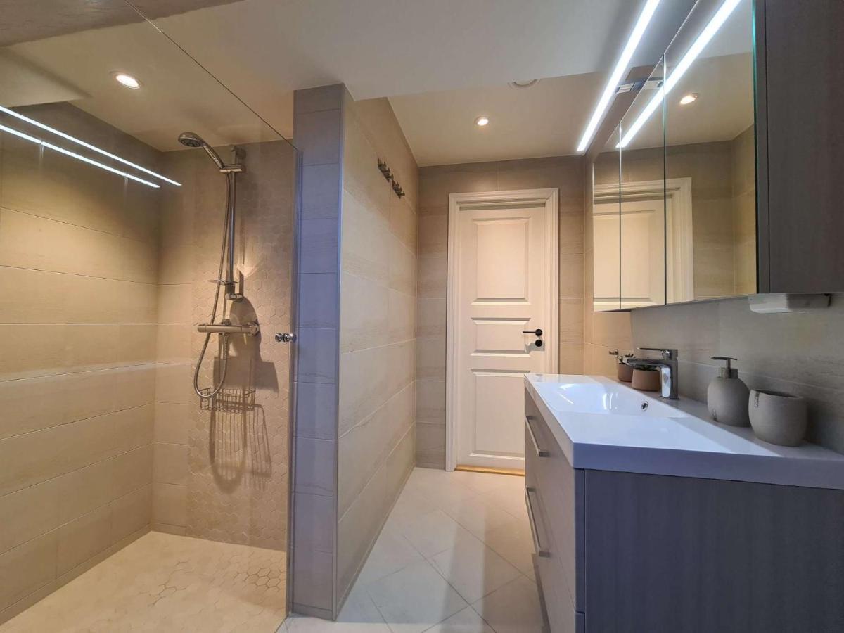 Leilighet Charming Penthouse Near Center, 2-br, King Bed, *