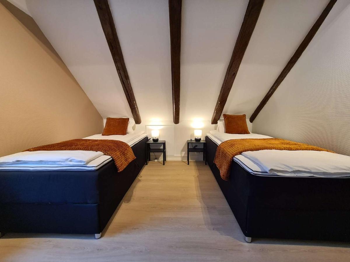 Charming Penthouse Near Center, 2-br, King Bed, Leilighet Stavanger