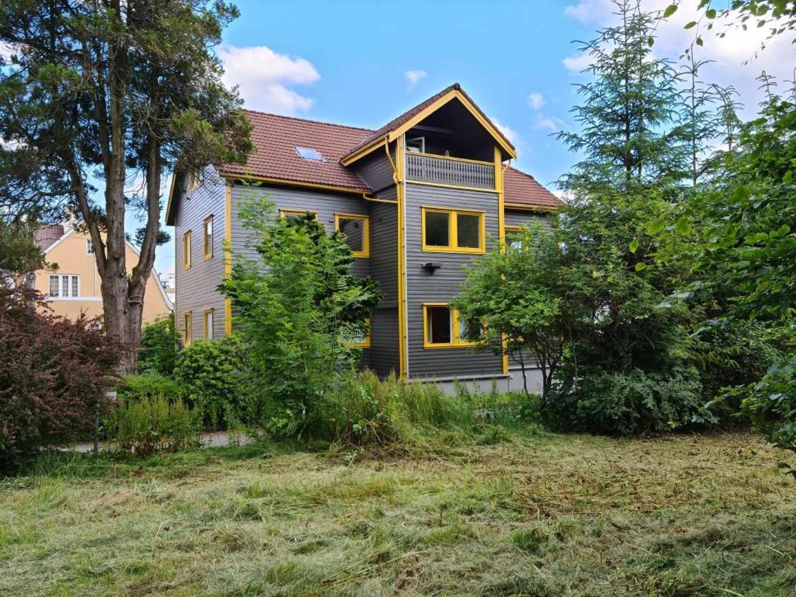 Charming Penthouse Near Center, 2-br, King Bed, Stavanger