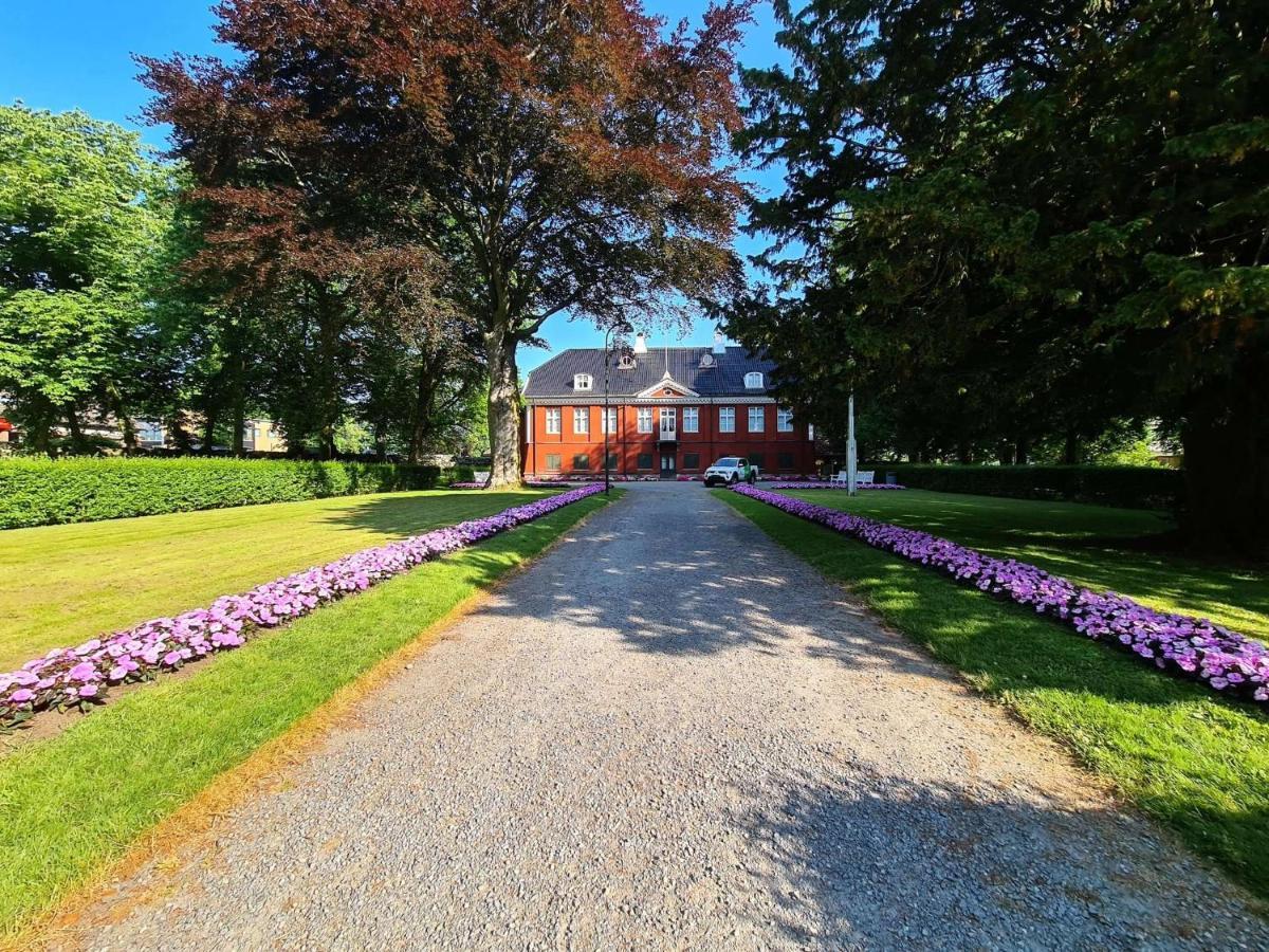 Leilighet Charming Penthouse Near Center, 2-br, King Bed, *