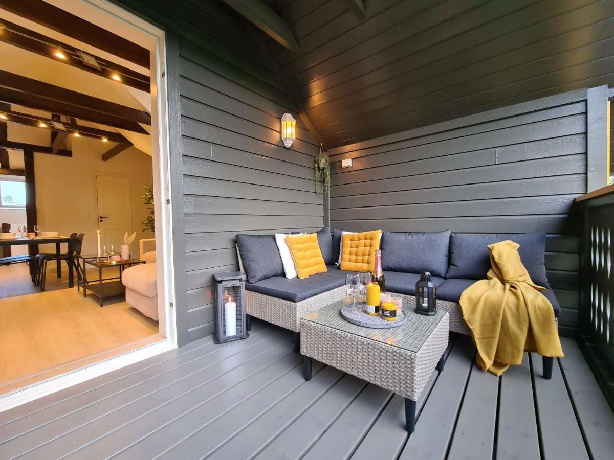 Charming Penthouse Near Center, 2-br, King Bed, Leilighet *